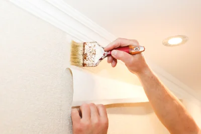 Pose de papier peint à Confort-Meilars — revêtements muraux et toiles de verre